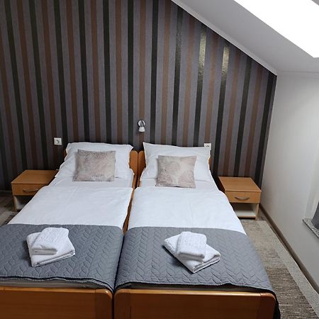 Guest House Toic Korenica Zewnętrze zdjęcie