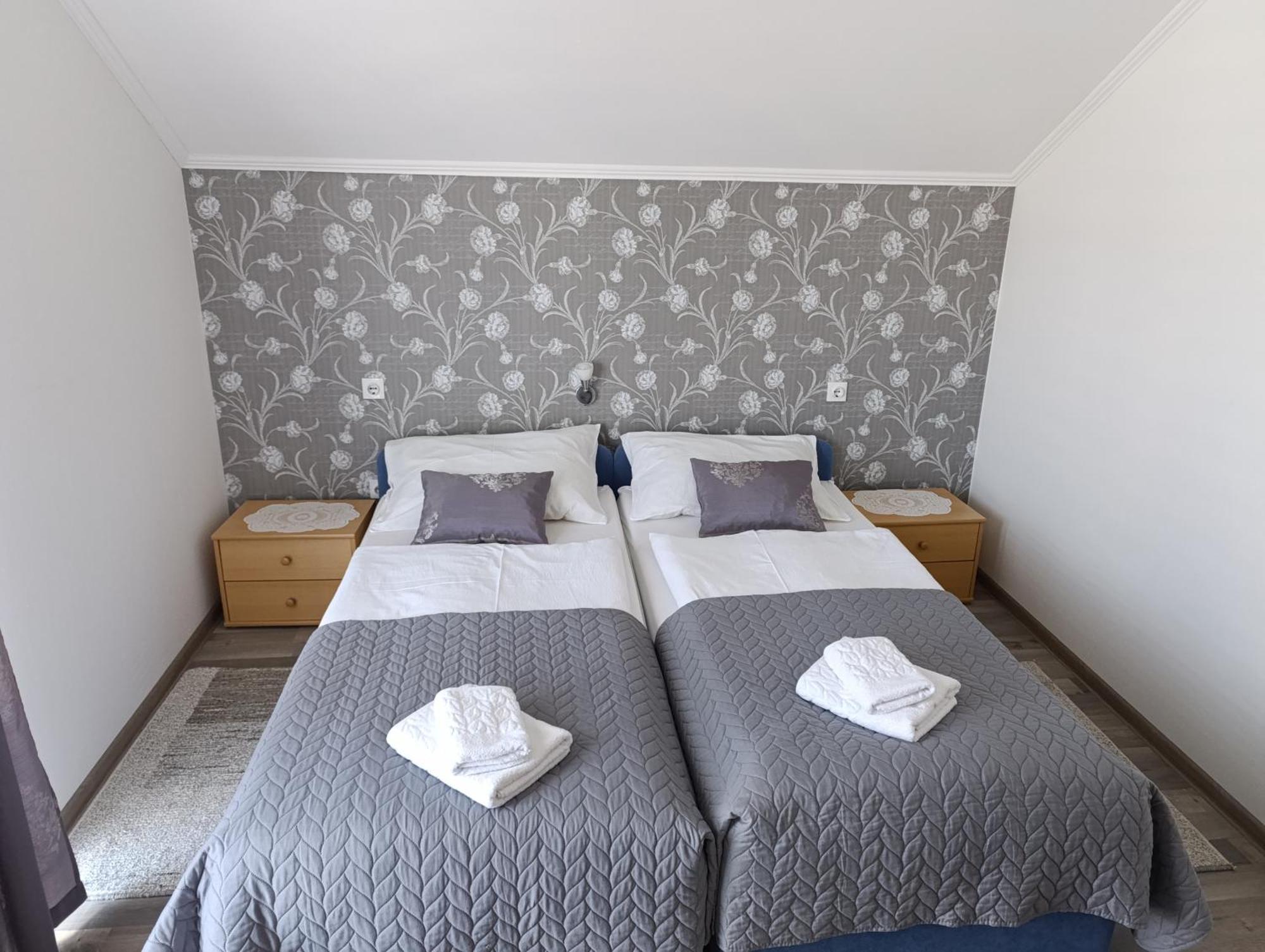 Guest House Toic Korenica Zewnętrze zdjęcie