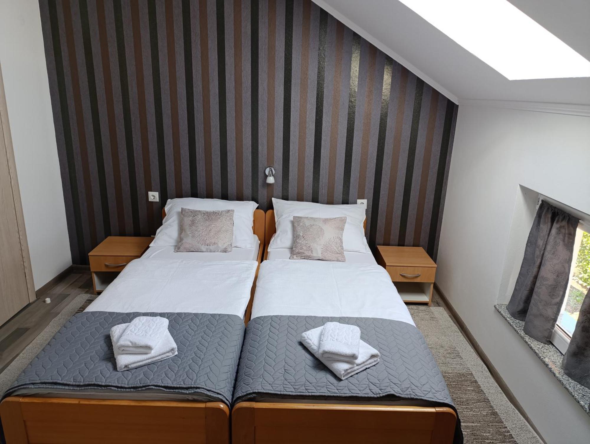 Guest House Toic Korenica Zewnętrze zdjęcie