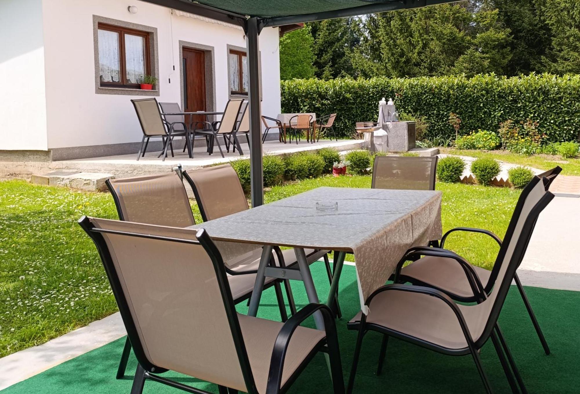 Guest House Toic Korenica Zewnętrze zdjęcie